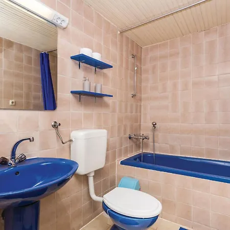 3 Bedroom Awesome Home In Supetarska Draga Holiday home *