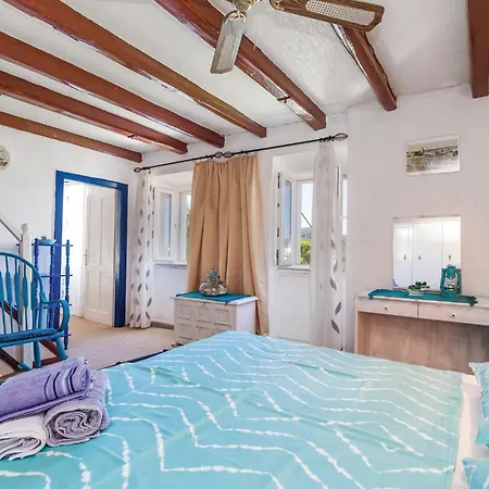 3 Bedroom Awesome Home In Supetarska Draga Holiday home