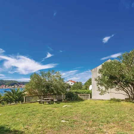 3 Bedroom Awesome Home In Supetarska Draga * Supetarska Draga