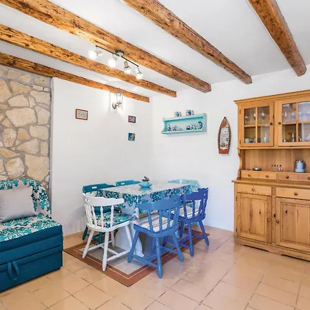 3 Bedroom Awesome Home In Supetarska Draga Holiday home *