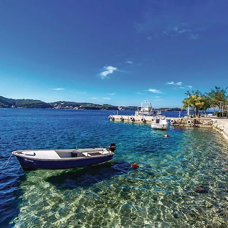 Holiday home 3 Bedroom Awesome Home In Supetarska Draga