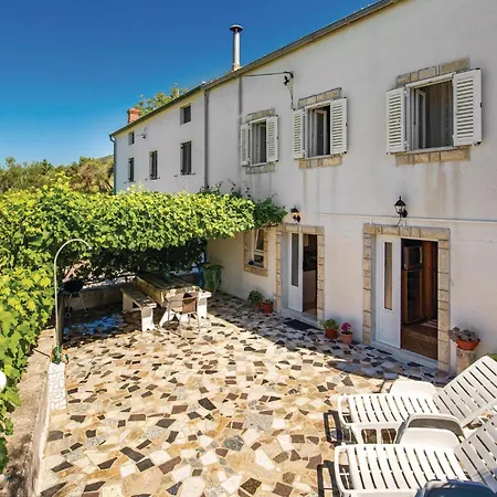 3 Bedroom Awesome Home In Supetarska Draga Holiday home Supetarska Draga