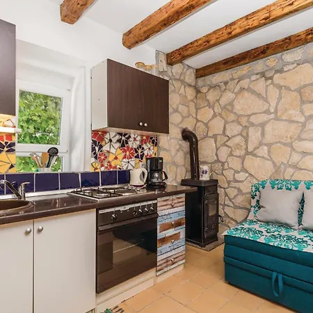 3 Bedroom Awesome Home In Supetarska Draga *