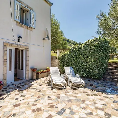 3 Bedroom Awesome Home In Supetarska Draga *