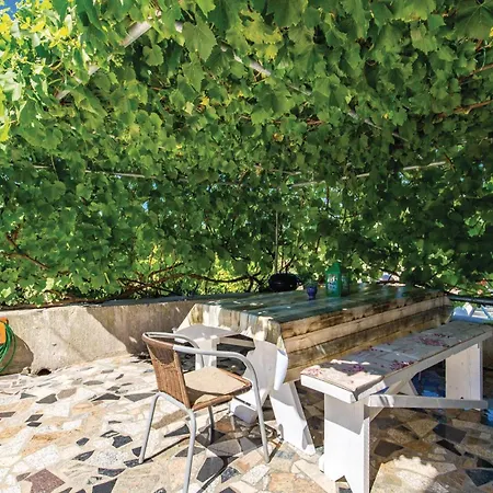 3 Bedroom Awesome Home In Supetarska Draga Supetarska Draga
