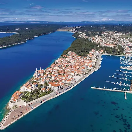 Holiday home 3 Bedroom Awesome Home In Supetarska Draga
