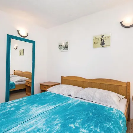 3 Bedroom Awesome Home In Supetarska Draga Holiday home *