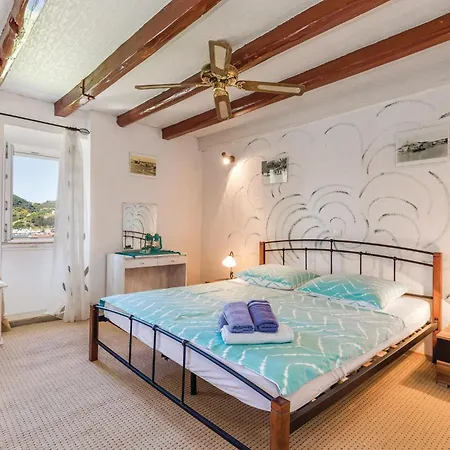 Σπίτι διακοπών 3 Bedroom Awesome In Supetarska Draga